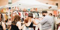 En el mercadillo se encuentran artículos de segunda mano