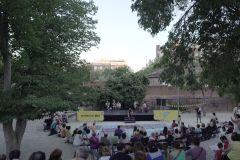 Múltiples voces suenan en Lavapiés en homenaje a Gloria Fuertes