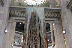 El pintor Ángel Baltasar levanta “La torre de la igualdad” en CentroCentro
